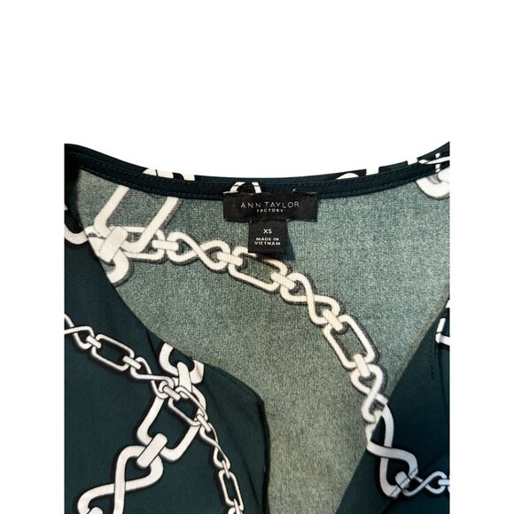 Ann Taylor Elegant Top XS Green White Chain Luxury Print Blouse Short Sleeve - Picture 6 of 11